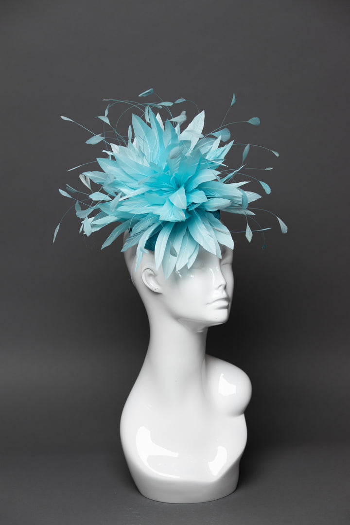 THG3499 - The Hat Girls