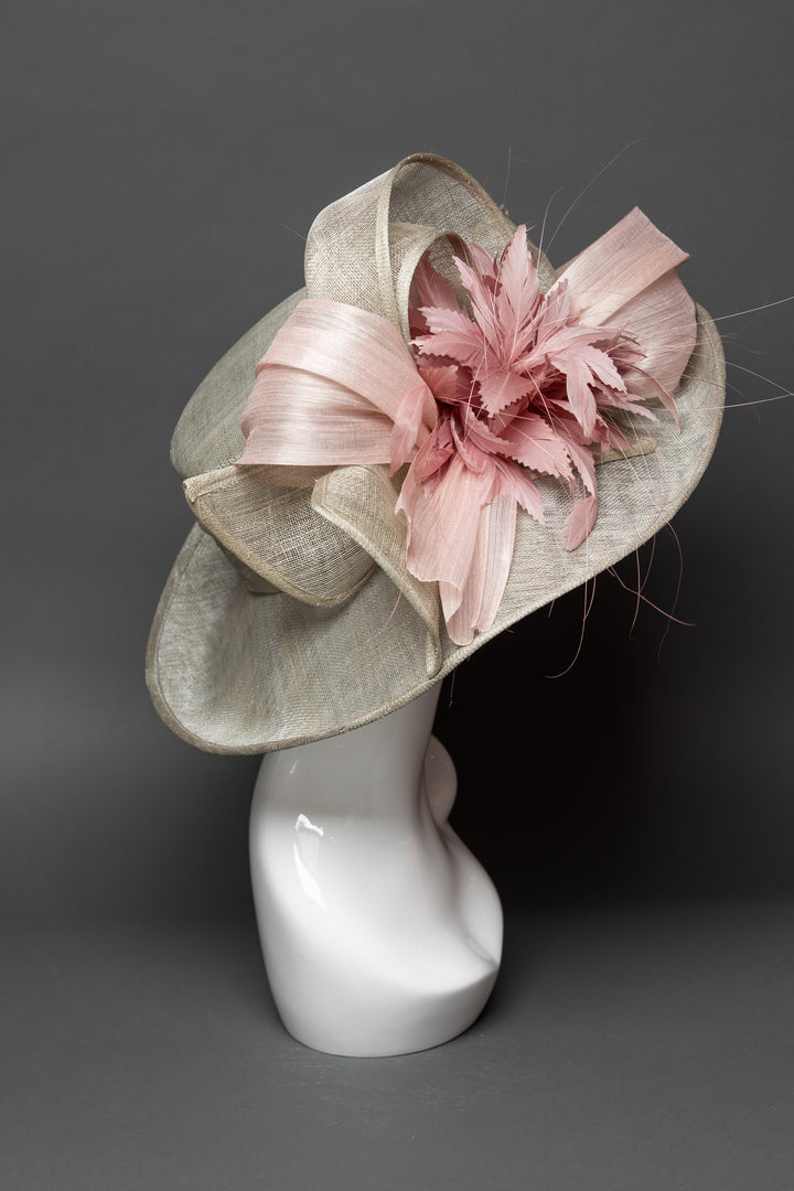 THG3509 - The Hat Girls