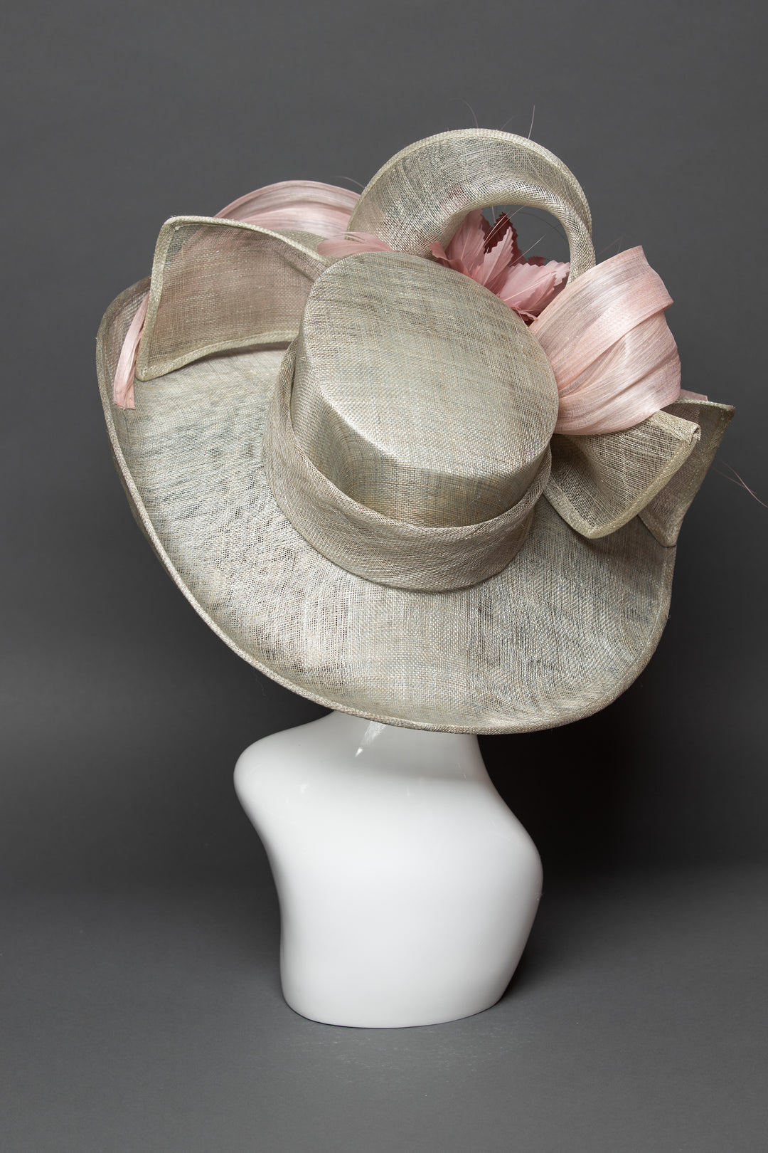 THG3509 - The Hat Girls