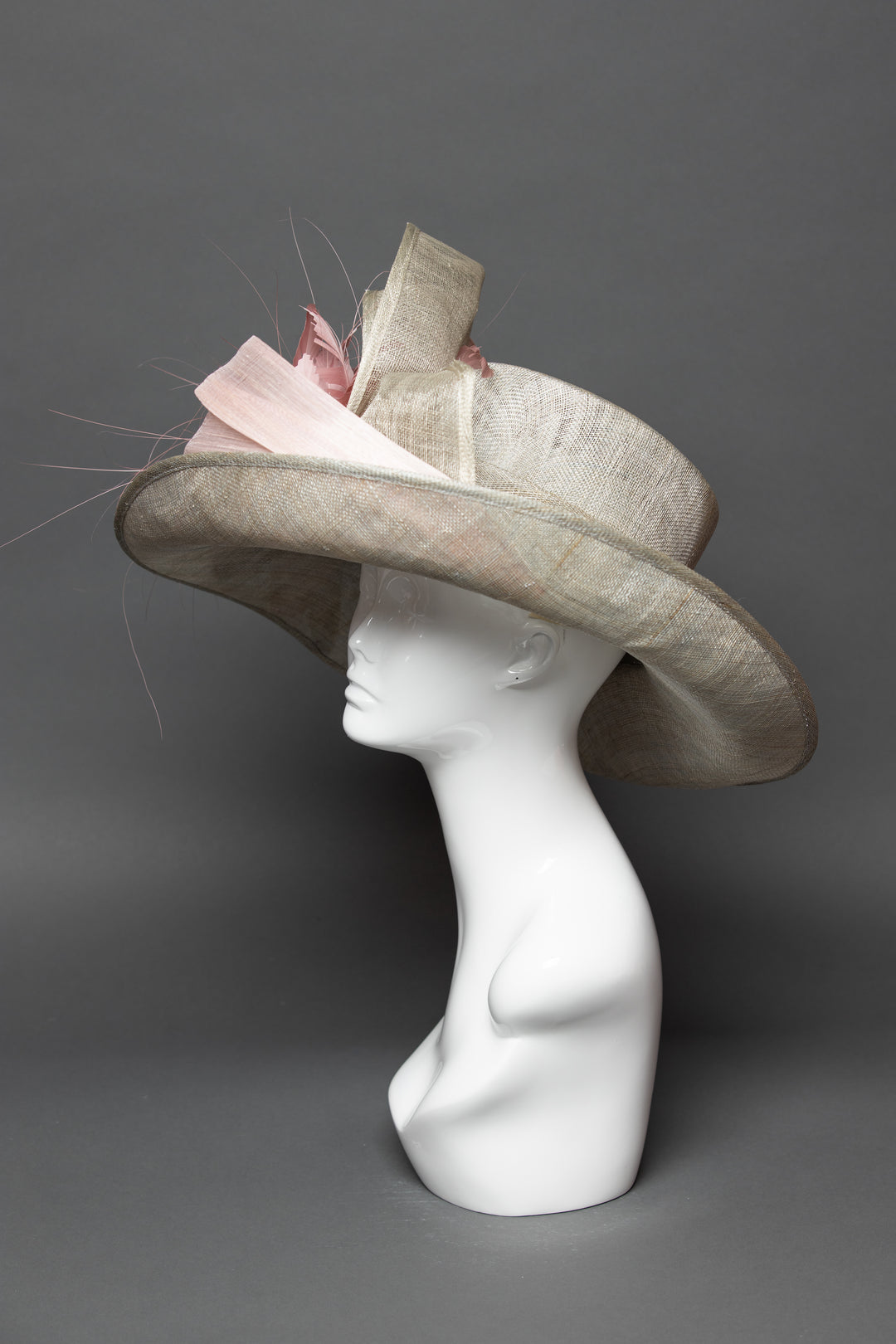 THG3509 - The Hat Girls