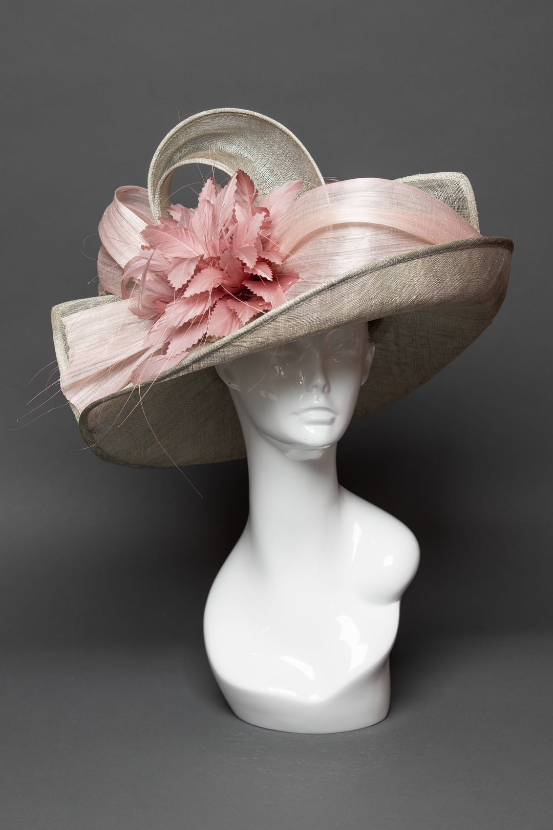 THG3509 - The Hat Girls