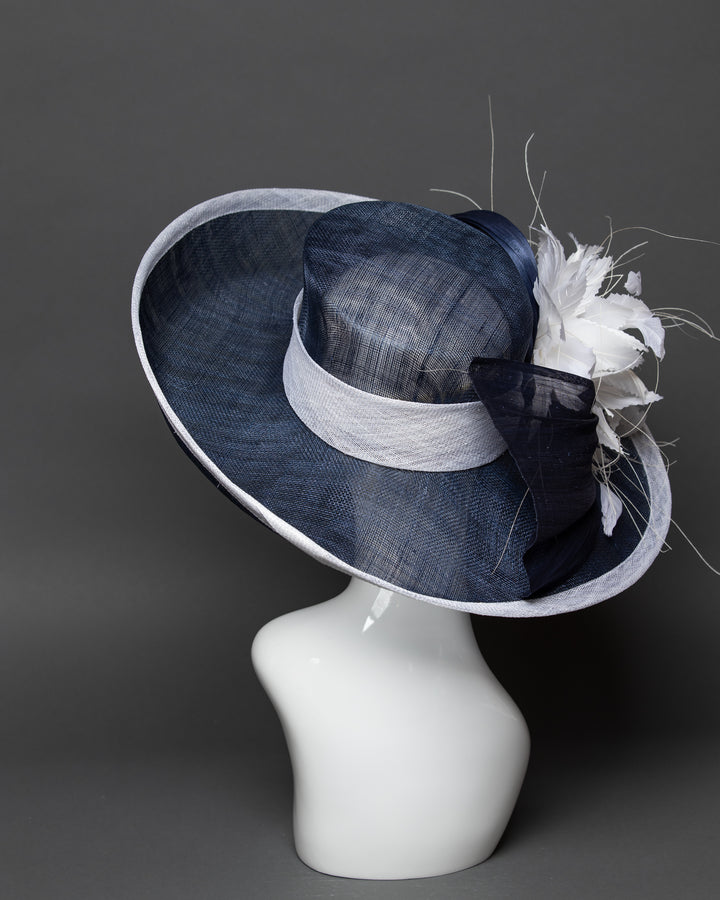 THG3526 - The Hat Girls