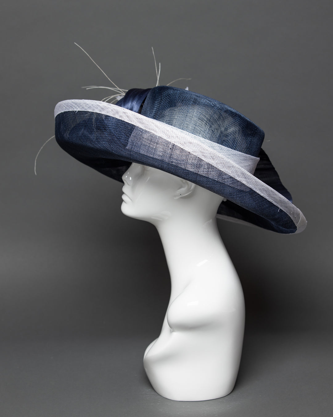 THG3526 - The Hat Girls