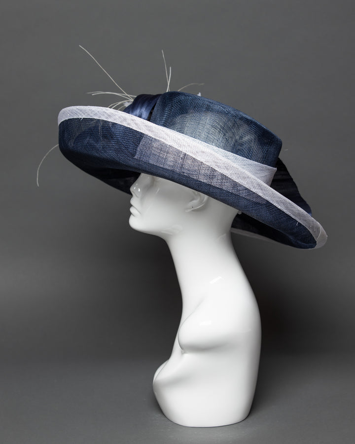THG3526 - The Hat Girls