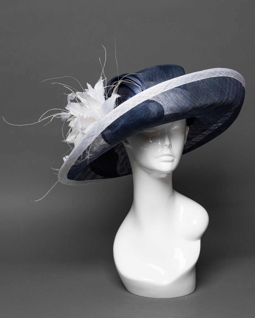 THG3526 - The Hat Girls