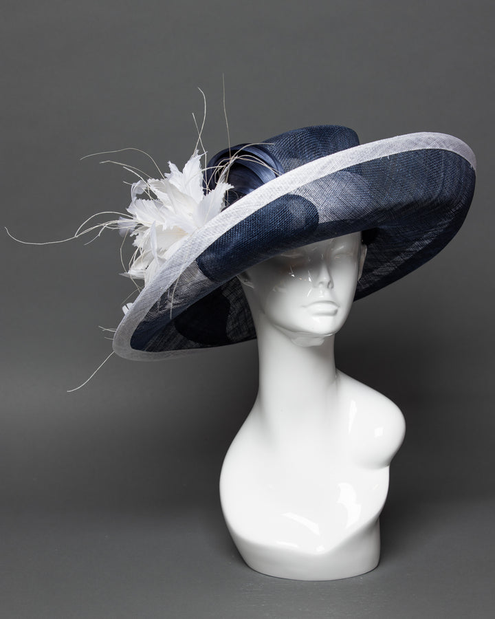 THG3526 - The Hat Girls