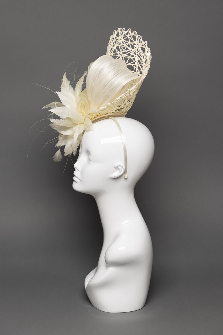 THG3539 - The Hat Girls