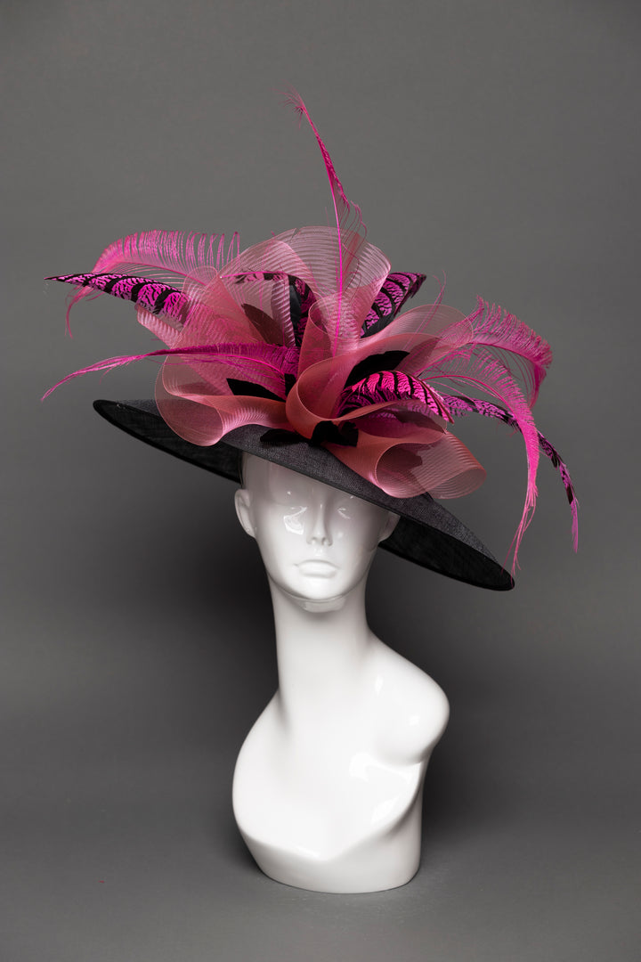 THG3560 - The Hat Girls