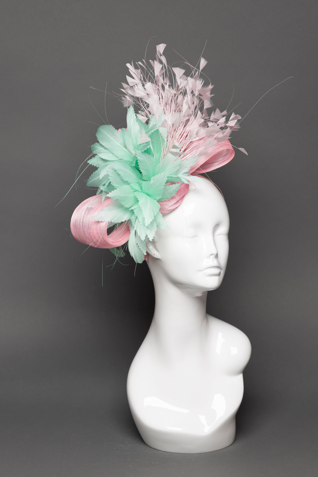 THG3570 - The Hat Girls