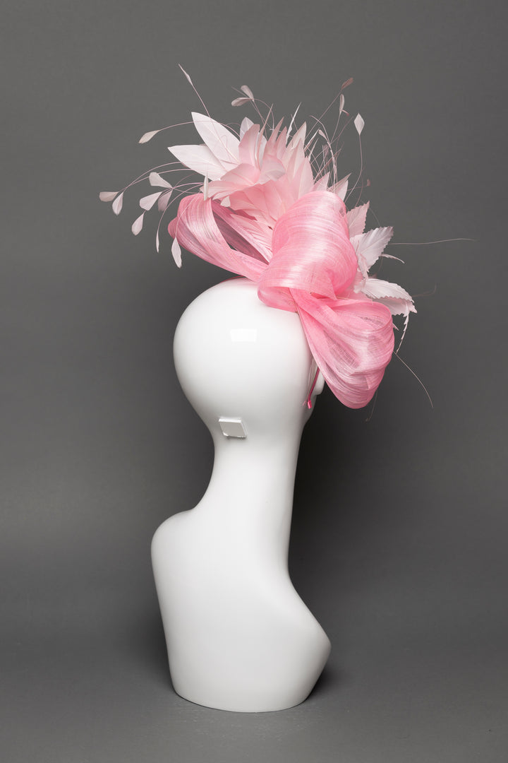 THG3571 - The Hat Girls