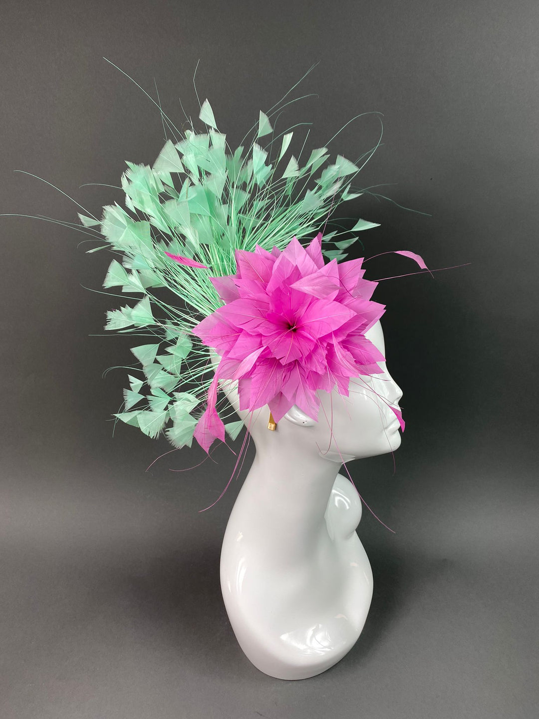 THG3821 - The Hat Girls