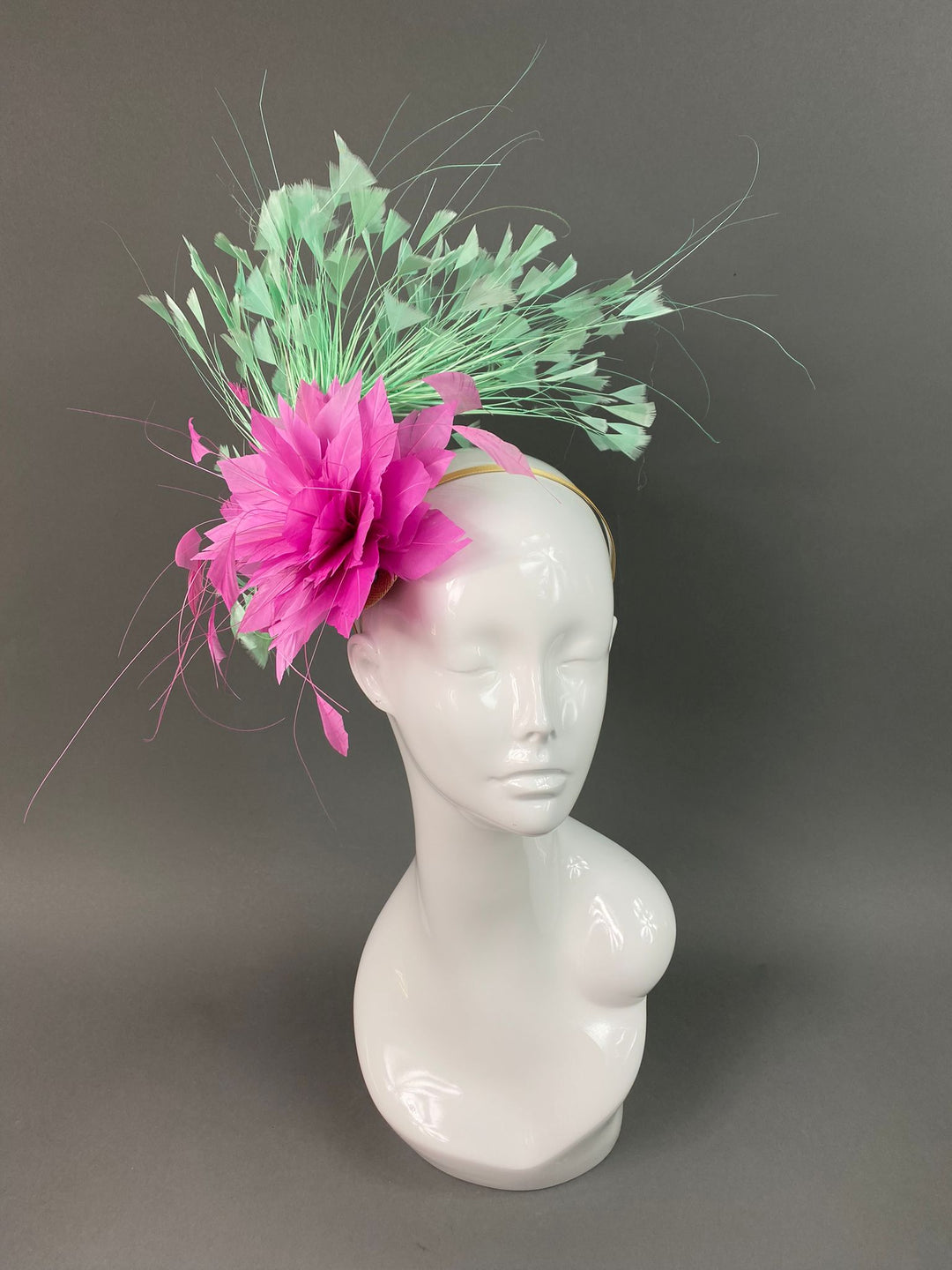 THG3821 - The Hat Girls