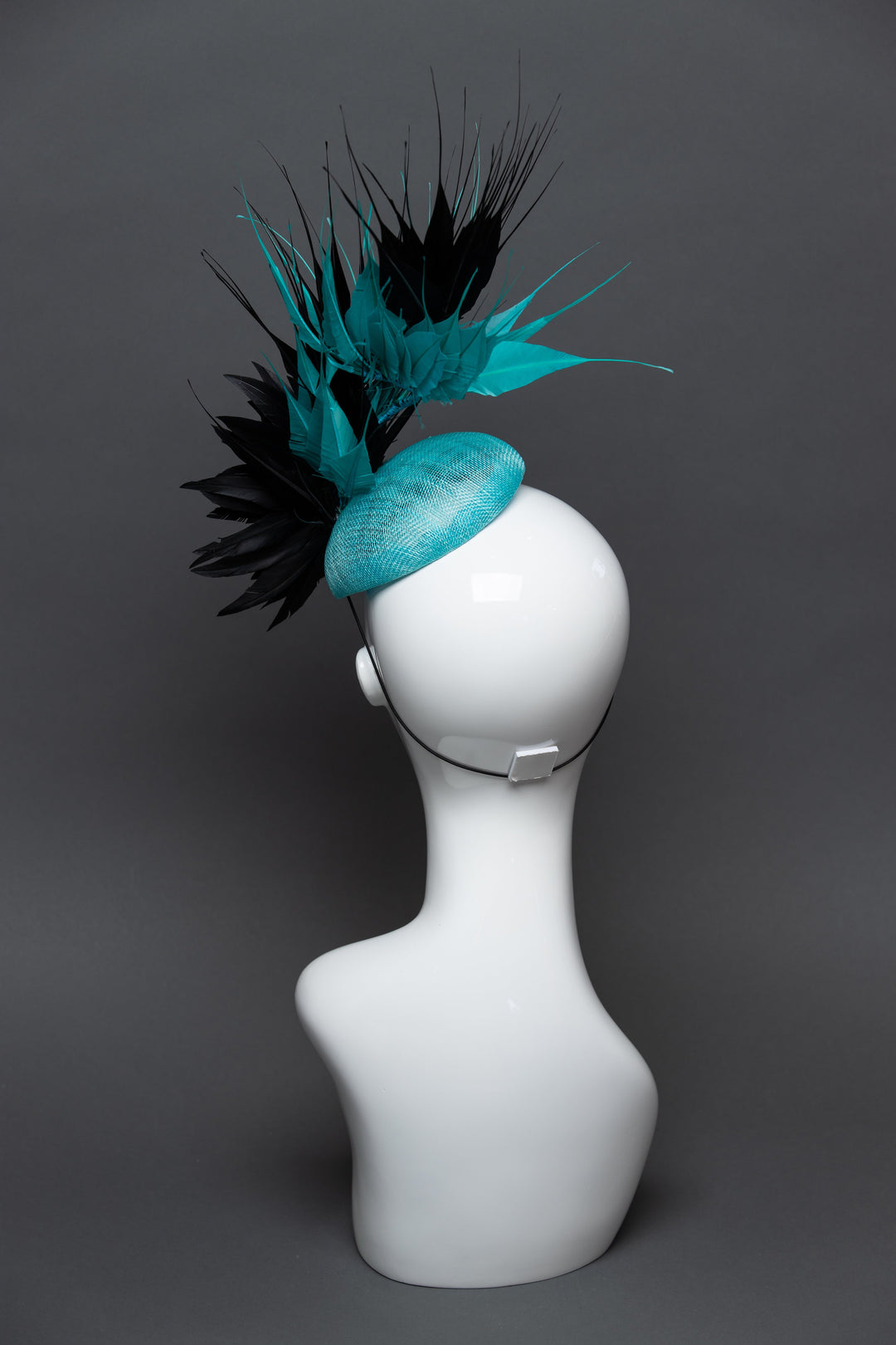 THG2576 - The Hat Girls