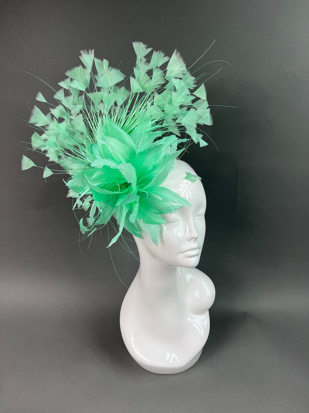 THG3873 - The Hat Girls