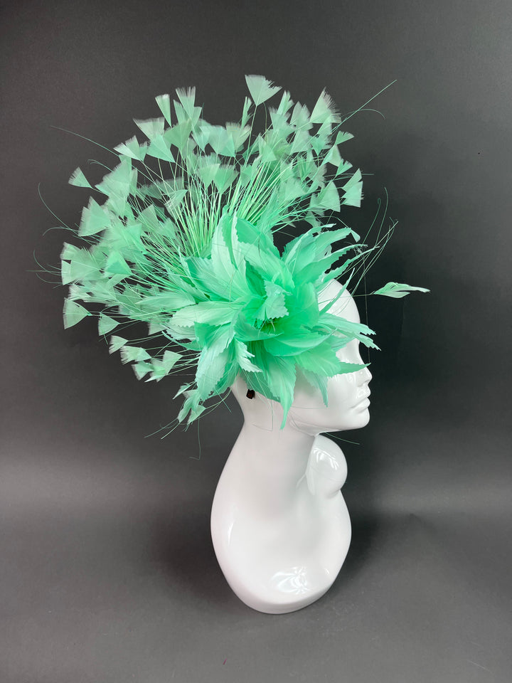 THG3873 - The Hat Girls